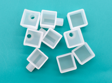 硅膠制品成型后難拆邊的原因是什么？